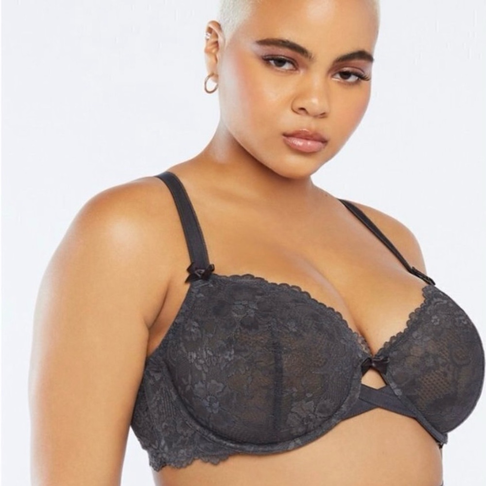 SALE***Savage X Fenty Flocked Lace Bra